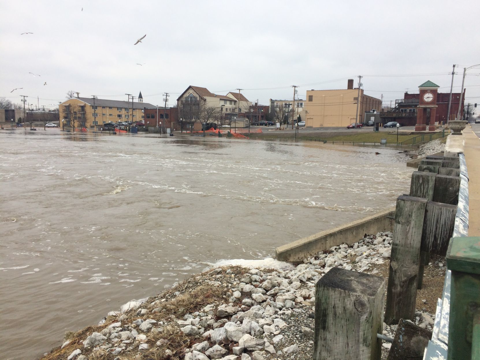 UPDATE: Lake Station residents evacuated because of flooding on Deep River
